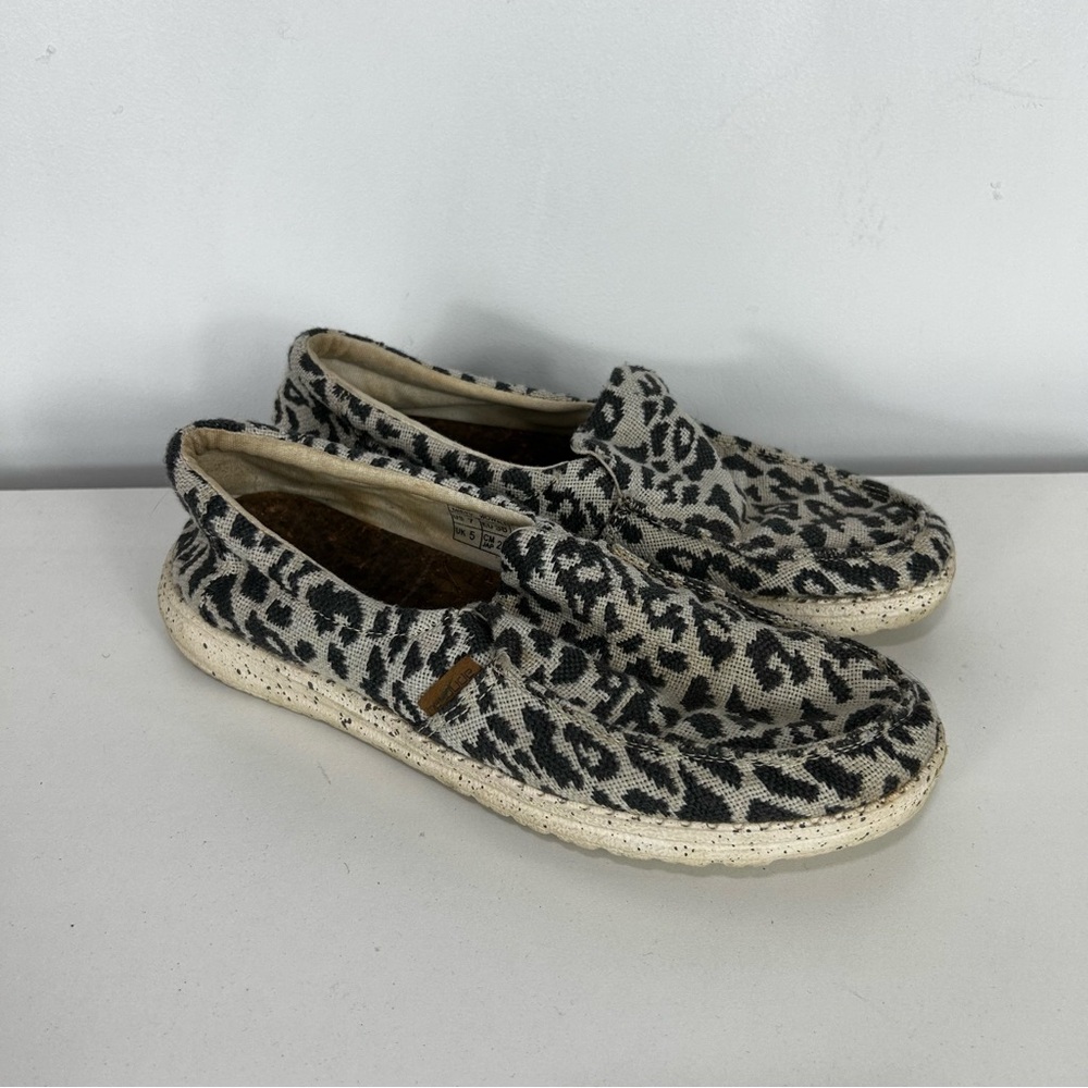 HEY DUDE cheetah print loafer